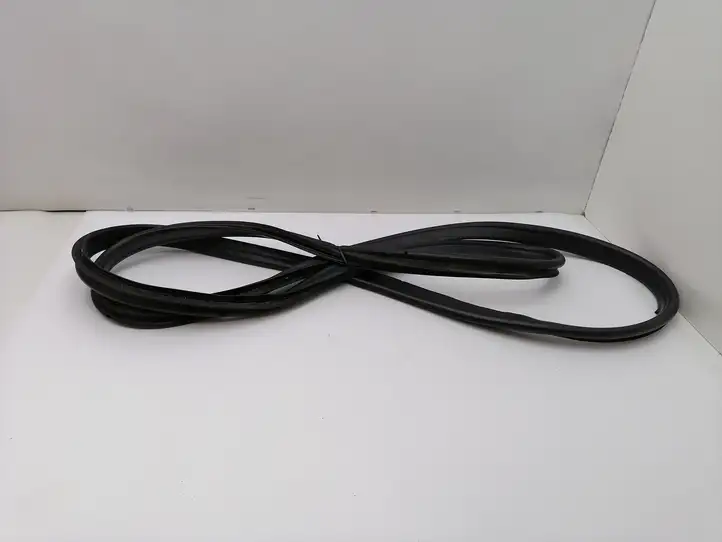 Mercedes-Benz A W168 (1997 - 2004) Уплотнитель багажной двери (кузов) — фото 1