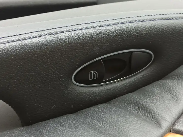 Mercedes-Benz E W211 (2002 - 2009) A2117200263 Обшивка передней двери — фото 11