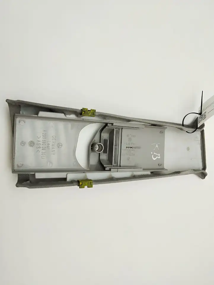 Mercedes-Benz C W203 (2000 - 2007) A2036901540 Верхняя обшивка стойки B — фото 13