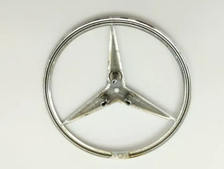 Mercedes-Benz C W203 (2000 - 2007) Эмблема производителя — фото 2