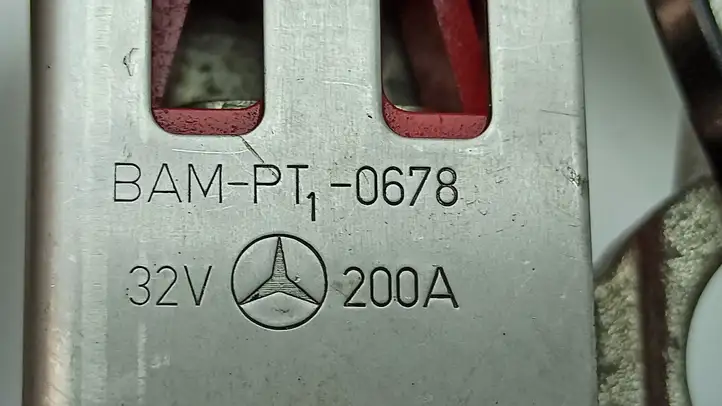 Mercedes-Benz E W212 (2009 - 2016) A2124409752 Плюсовой провод аккумулятора — фото 2