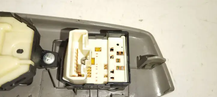 Toyota Prius (XW30) (2009 - 2015) 8404033100 Блок кнопок стеклоподъемников — фото 5