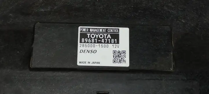 Toyota Prius (XW30) (2009 - 2015) 8968147181 Блок управления электропитанием — фото 4