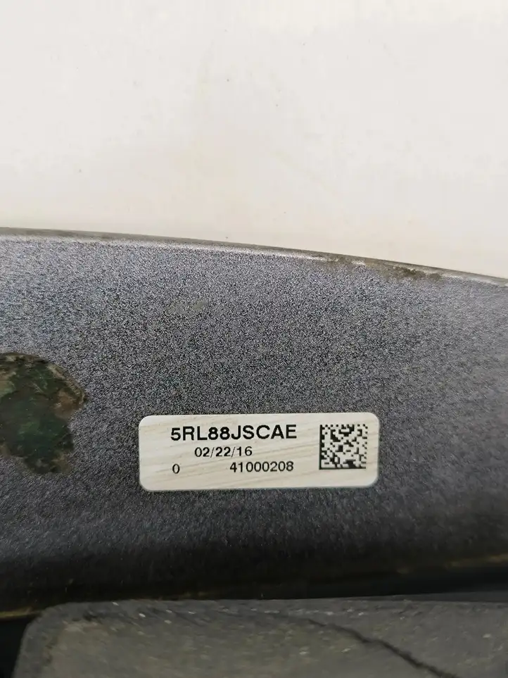 Chrysler Pacifica (2016 - ) 5RL88JSCAE Обшивка багажника — фото 6
