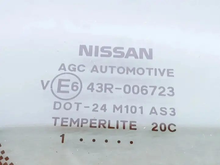 Nissan Qashqai (2010 - 2013) Заднее боковое стекло — фото 2