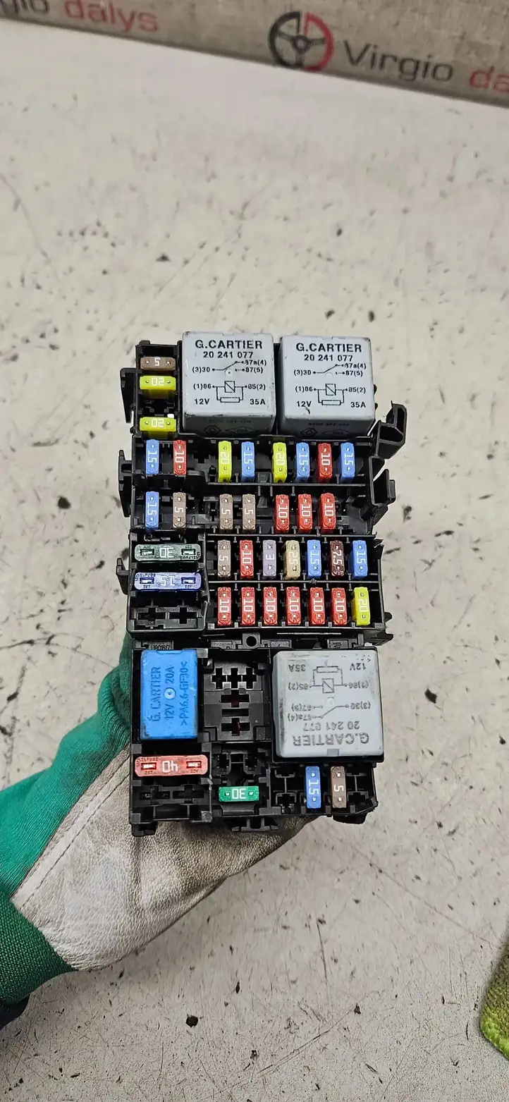 Renault Clio IV (2012 - 2019) Блок предохранителей — фото 4