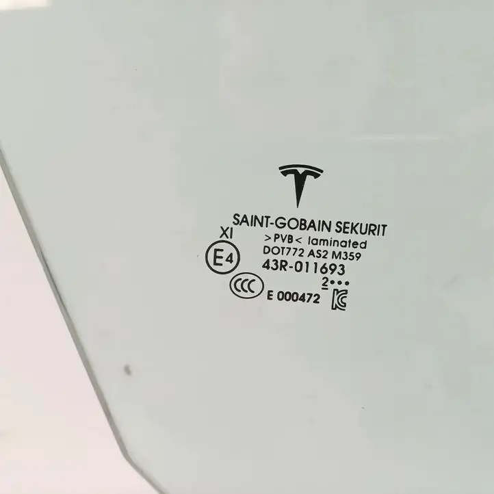 Tesla Model 3 (2017 - 2023) 43R011693 Стекло передней двери — фото 3