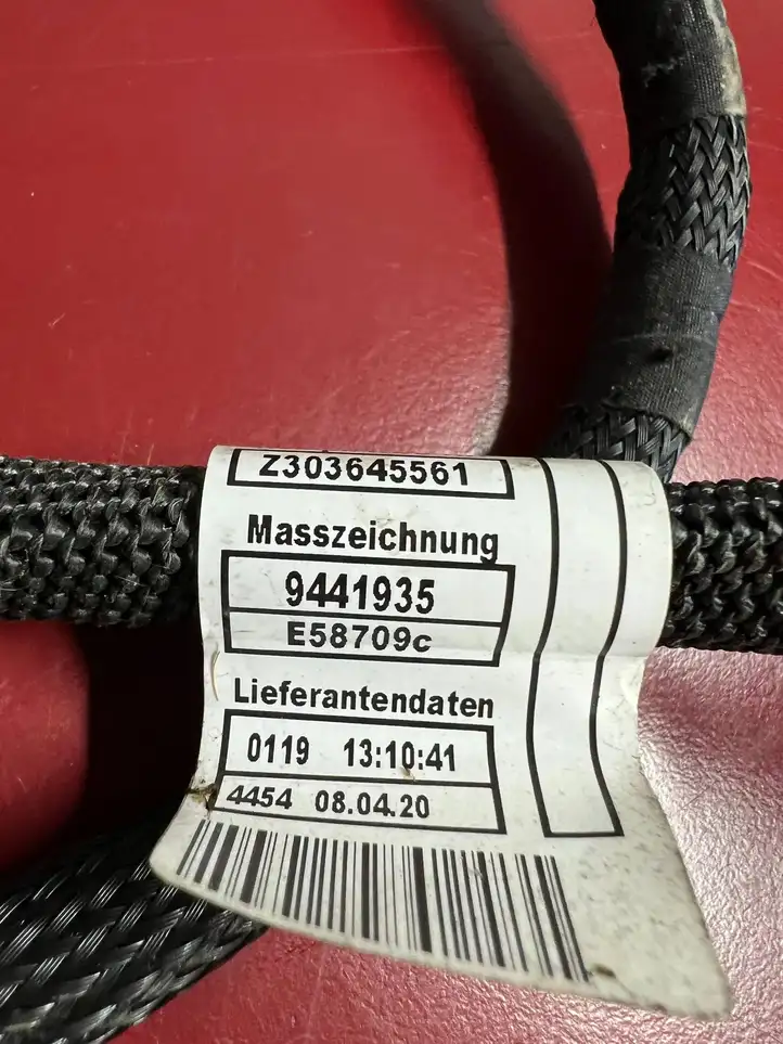 BMW X4 G02 (2018 - ) 9441935 Плюсовой провод аккумулятора — фото 4