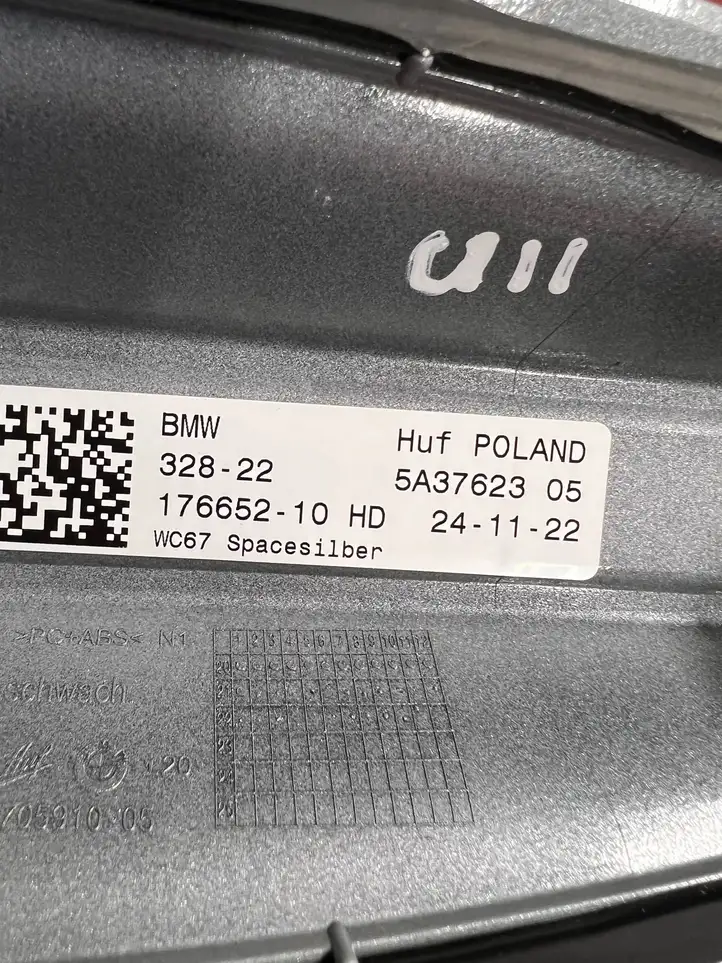 BMW X1 U11 (2022 - ) 5A37623 Крышка GPS-антенны — фото 3