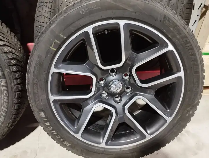 Dodge Ram (2018 - ) 5YD61TRMAB Легкосплавный колесный диск R22 — фото 2