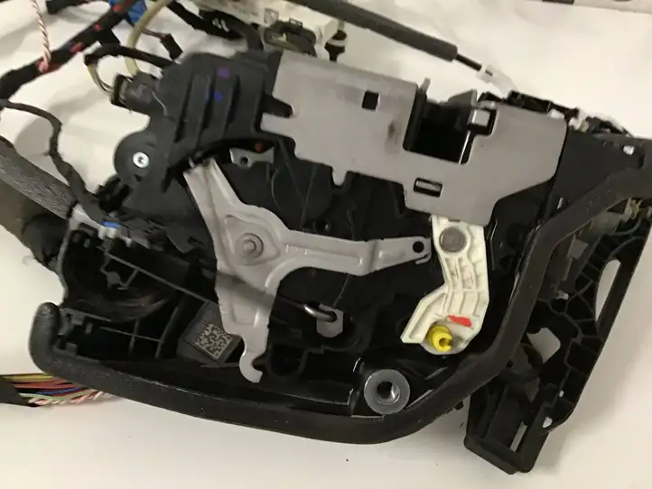 BMW 7 G11 G12 (2015 - 2022) 7386241 Ограничитель задней двери — фото 11
