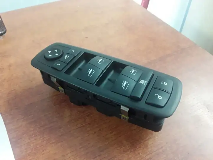 Dodge Journey (2007 - 2011) 10003313 Кнопка стеклоподъемников — фото 1