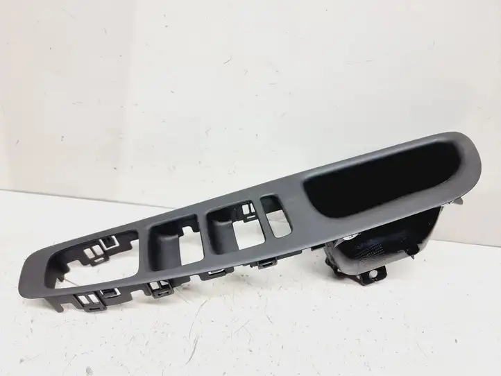 Hyundai Santa Fe (2018 - 2020) 82740S1000SST Накладка кнопки стеклоподъемника — фото 1