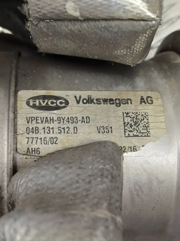 Volkswagen Polo VI (2015 - 2019) 04B131512D Охладитель клапана EGR — фото 7