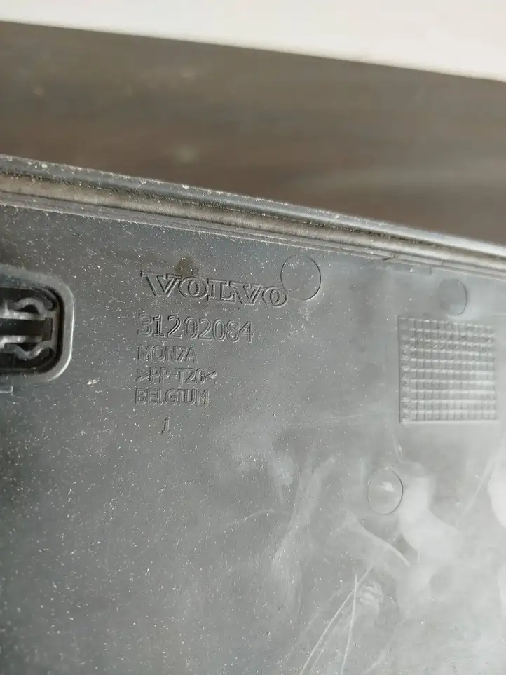 Volvo V60 (2010 - 2013) 31202084 Крышка ящика аккумулятора — фото 4