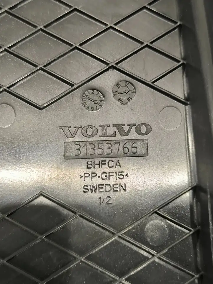 Volvo XC60 (2017 - ) 31353766 Крышка ящика аккумулятора — фото 6