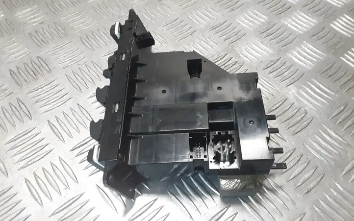 Land Rover Range Rover L322 (2005 - 2009) Кнопка стеклоподъемников — фото 3