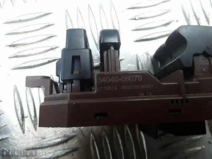 Toyota Avensis T270 (2012 - 2015) 8404005070 Кнопка стеклоподъемников — фото 4
