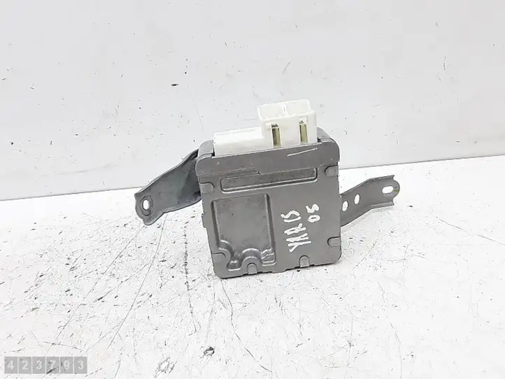 Toyota Yaris (2005 - 2009) 6900000569 Блок управления усилителем руля — фото 9