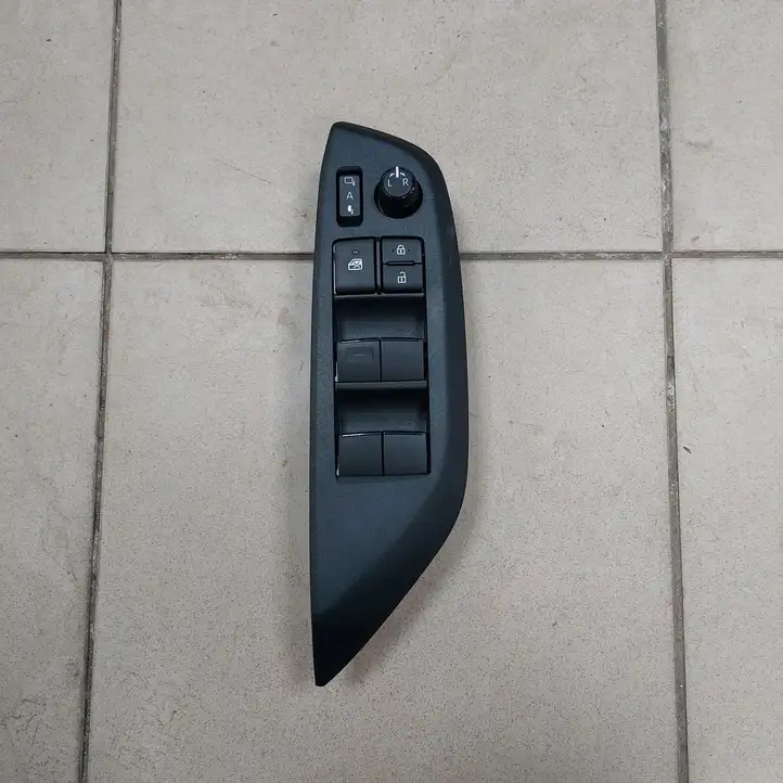 Toyota Yaris XP210 (2020 - ) 840400D020 Блок кнопок стеклоподъемников — фото 1