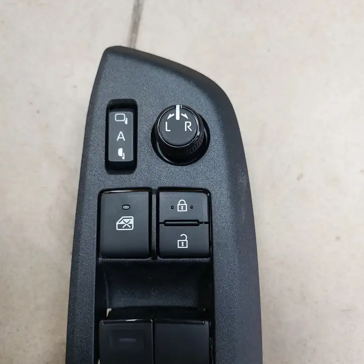 Toyota Yaris XP210 (2020 - ) 840400D020 Блок кнопок стеклоподъемников — фото 5