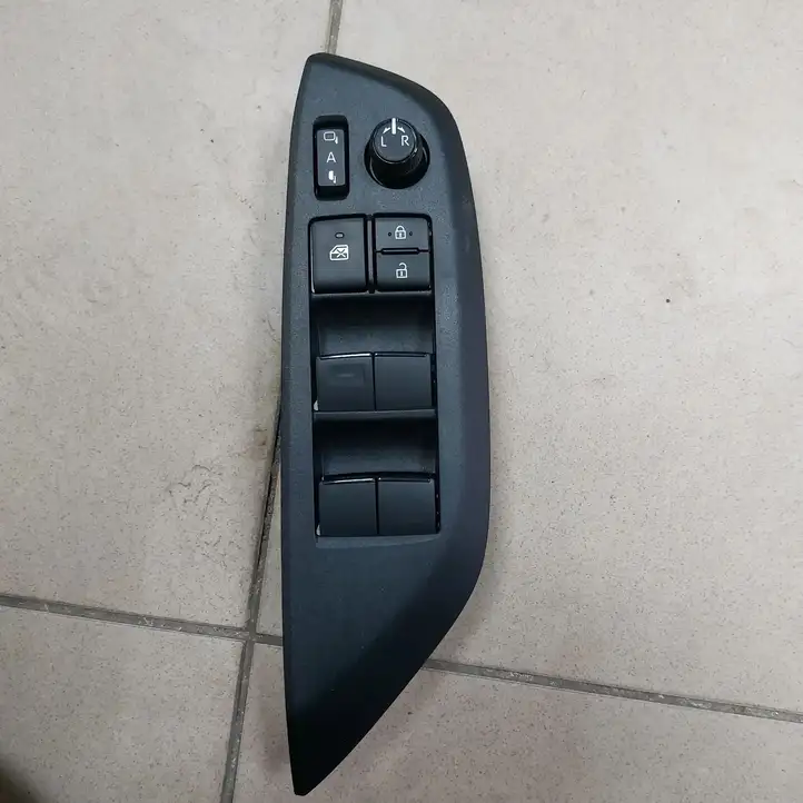 Toyota Yaris XP210 (2020 - ) 840400D020 Блок кнопок стеклоподъемников — фото 6