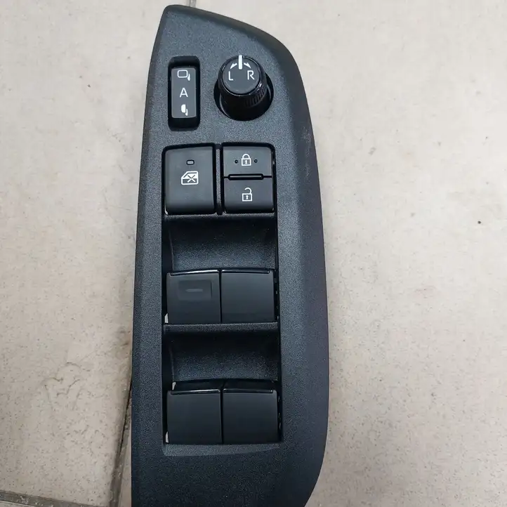 Toyota Yaris XP210 (2020 - ) 840400D020 Блок кнопок стеклоподъемников — фото 7