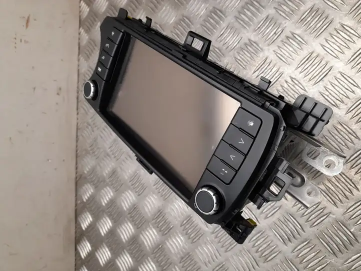 Toyota Yaris (2014 - 2019) 861400D280 Магнитола / мультимедийная система — фото 3