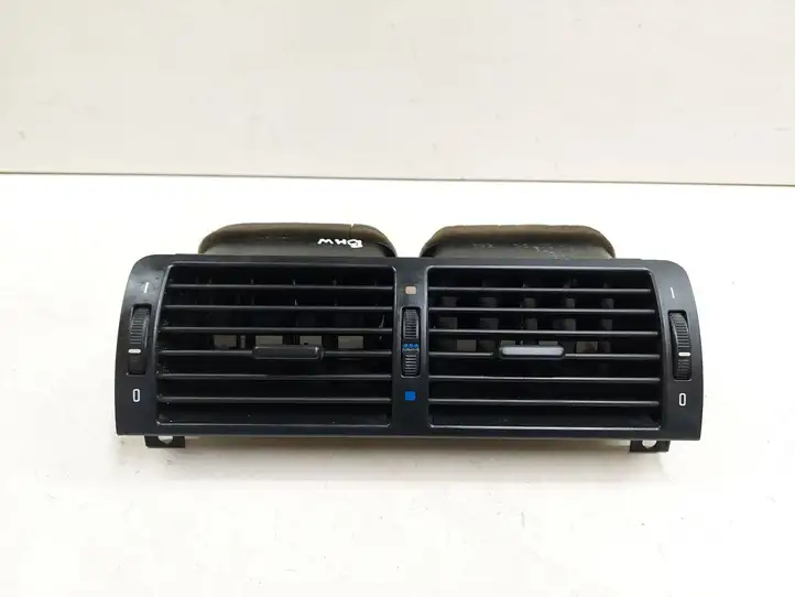 BMW 3 E46 (1998 - 2005) 8370742 Центральный воздушный дефлектор — фото 1