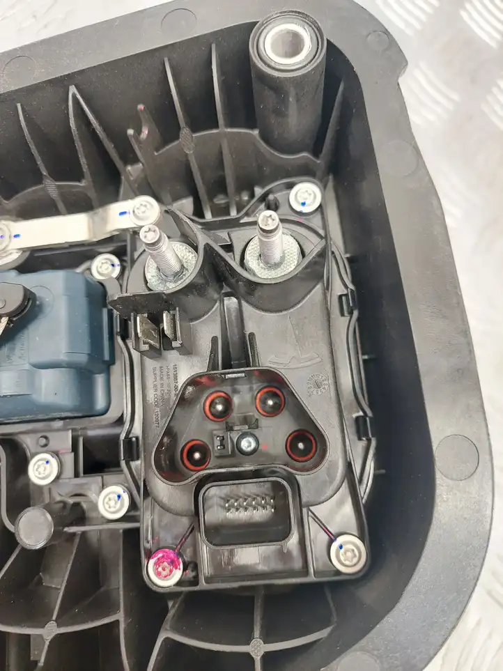 Tesla Model 3 (2017 - 2023) 149037420D Зарядный разъем электромобиля — фото 5