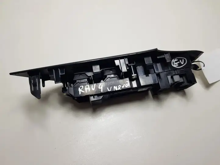 Toyota RAV 4 (XA50) (2018 - ) 8404042080 Блок кнопок стеклоподъемников — фото 3