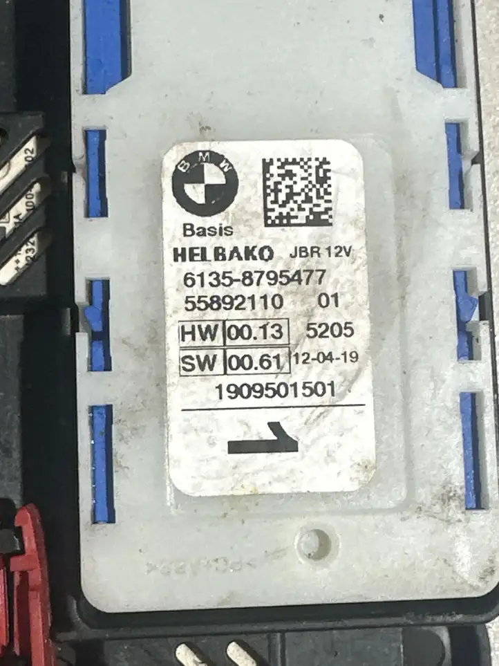 BMW 5 G30 G31 (2016 - ) 61358795477 Блок предохранителей — фото 3
