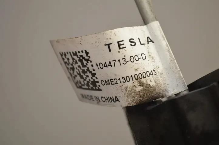Tesla Model 3 (2017 - 2023) 104471300D Тормозные трубки и шланги — фото 3