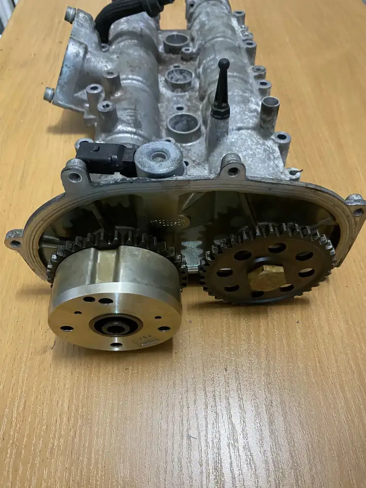 Volkswagen Tiguan (2007 - 2011) 03C103475BC Крышка распределительного вала — фото 5