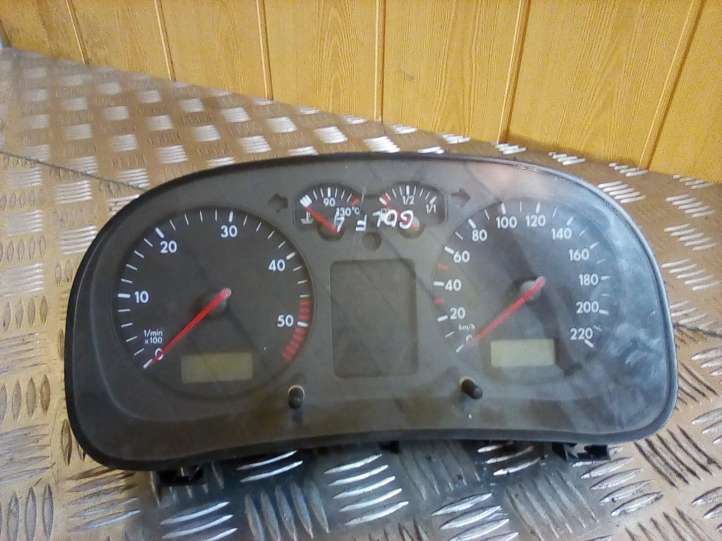 0263604004V11 Volkswagen Golf IV Spidometras (prietaisų skydelis)