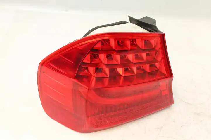 BMW 3 E90 E91 (2005 - 2012) 7289429 Задний фонарь в кузове — фото 2