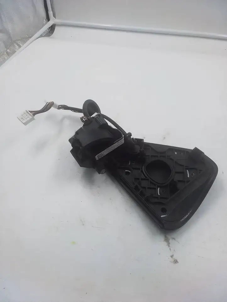 Tesla Model 3 (2017 - 2023) 108485695F Крышка зарядного разъема — фото 3