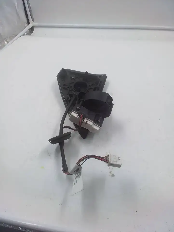 Tesla Model 3 (2017 - 2023) 108485695F Крышка зарядного разъема — фото 4