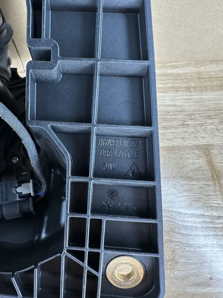 Porsche Cayenne (9Y0 9Y3) (2018 - ) Зарядный разъем электромобиля — фото 9