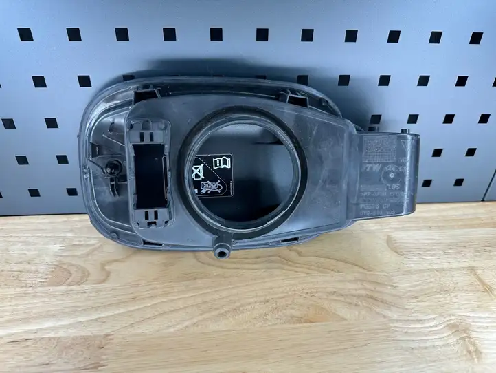 Porsche Cayenne (9Y0 9Y3) (2018 - ) 9Y0810593 Крышка зарядного разъема — фото 6
