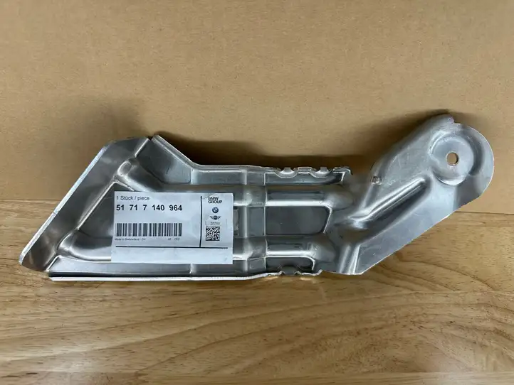 BMW M6 E63/E64 (2004 - 2010) Кронштейн переднего подкрылка — фото 3