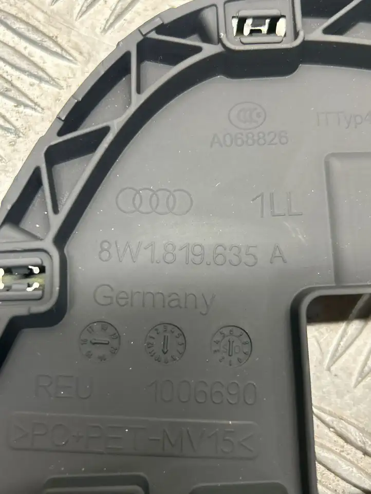 Audi A5 8T 8F (2011 - 2016) 8W1819635A Рамка центрального динамика — фото 3