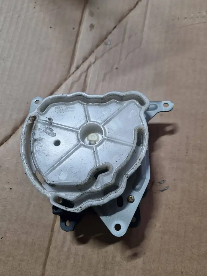 Toyota Corolla Verso AR10 (2004 - 2009) AE0637008610 Двигатель задвижки потока воздуха — фото 2