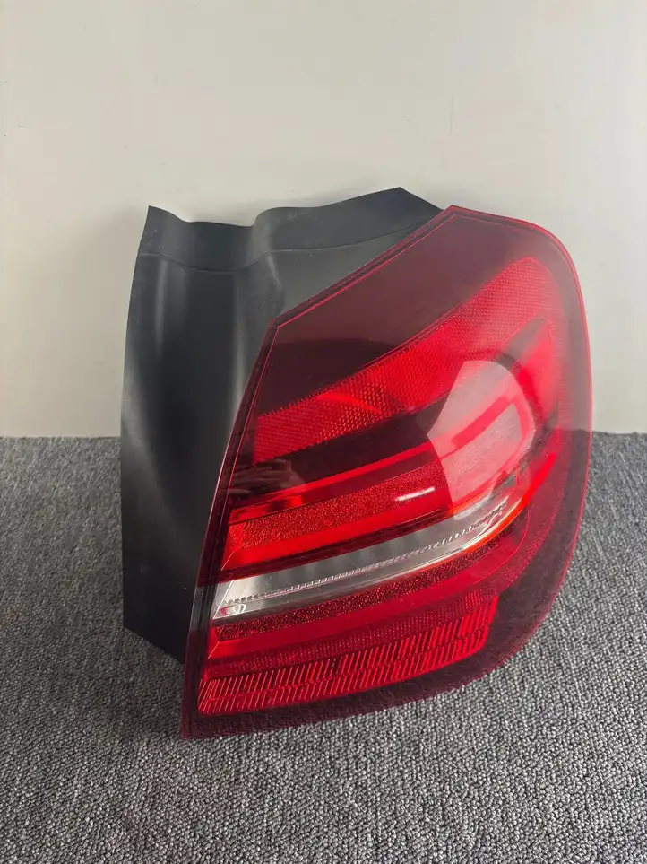 Mercedes-Benz GLA W156 (2013 - 2017) A1569068600 Задний фонарь в кузове — фото 1