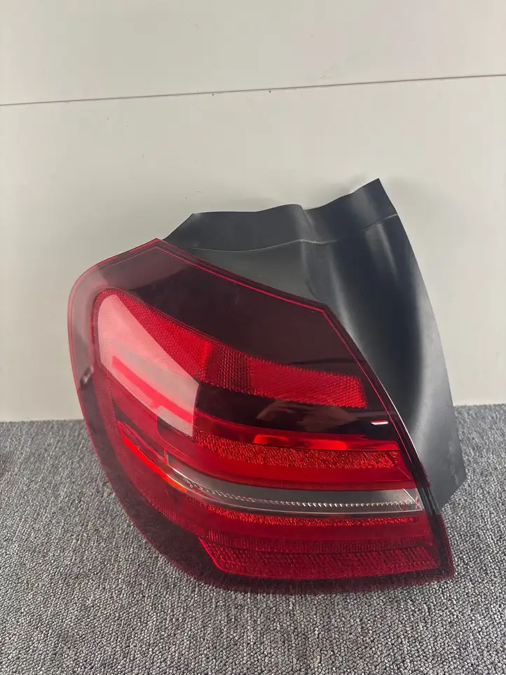 Mercedes-Benz GLA W156 (2013 - 2017) A1569068500 Задний фонарь в кузове — фото 2