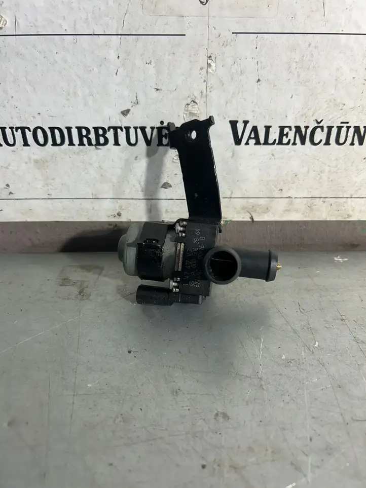 Mercedes-Benz A W177 (2018 - ) A0005062864 Циркуляционный насос Webasto — фото 1