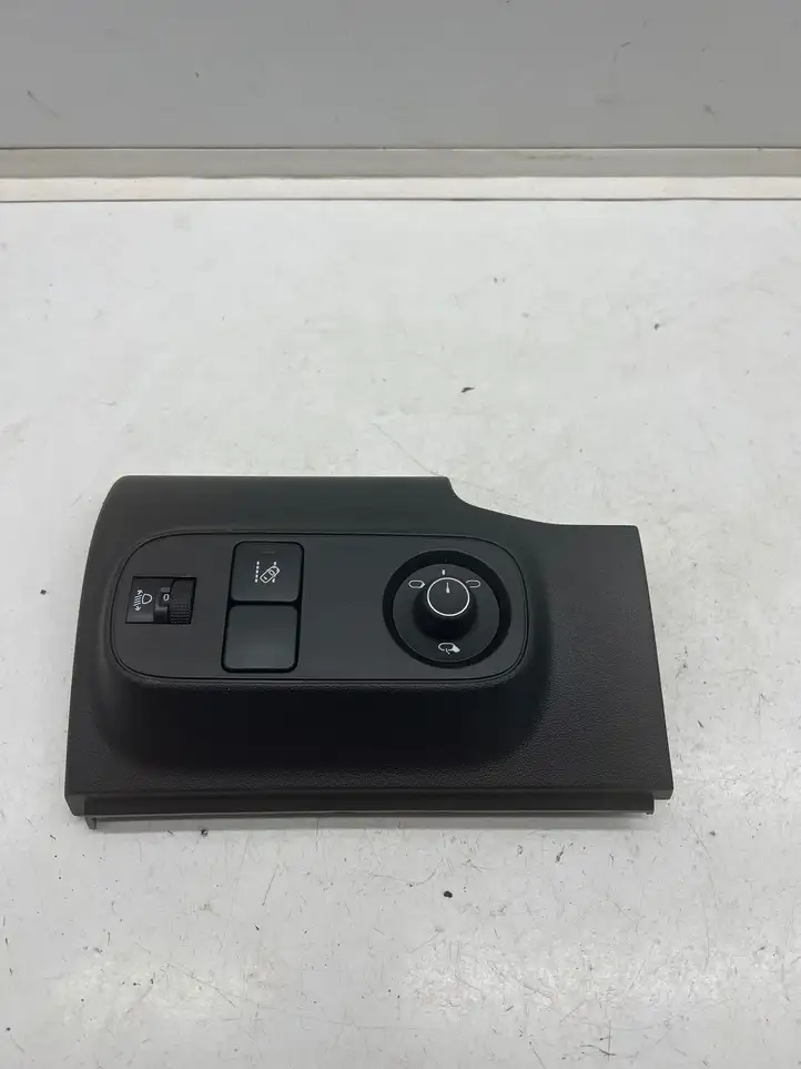 Citroen C3 (2016 - ) 9812848877 Накладка кнопки регулировки зеркал — фото 1