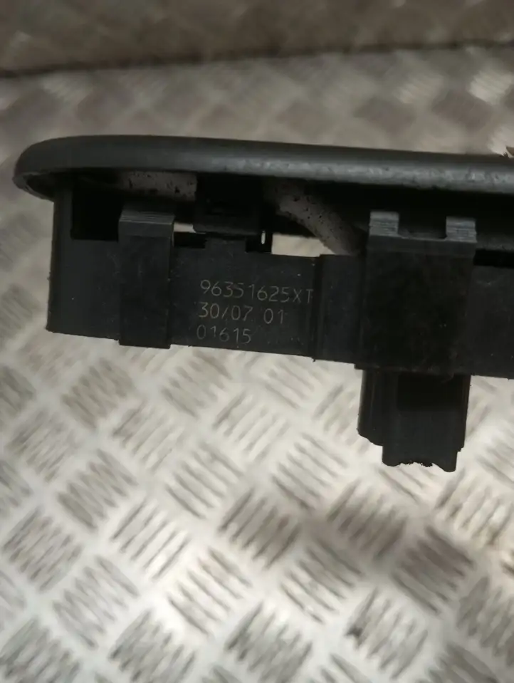 Peugeot 307 CC (2001 - 2005) 96351625XT Блок кнопок стеклоподъемников — фото 5