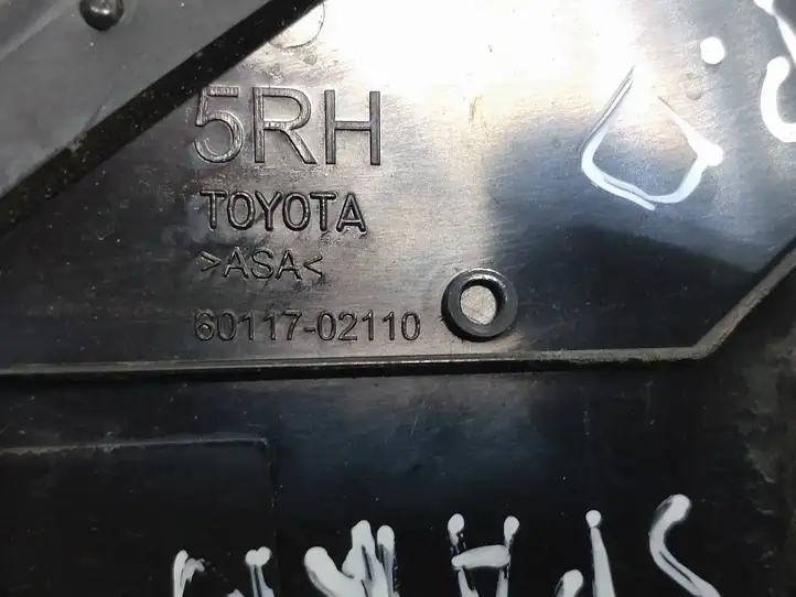 Toyota Auris E180 (2012 - 2018) 6011702110 Молдинг крыла — фото 4