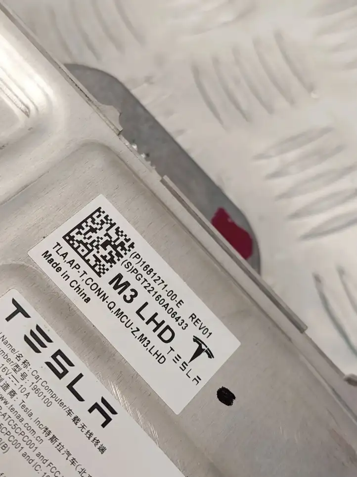 Tesla Model 3 (2017 - 2023) 168127100E Прочие блоки управления — фото 7